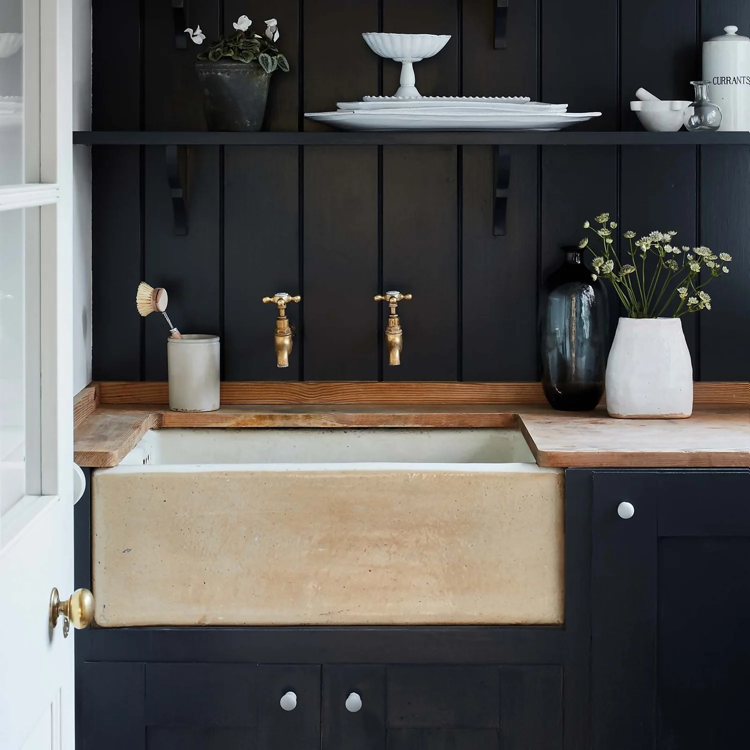 Farrow & Ball Full Gloss Paint Railings - 2.5L 6 Farrow & Ball Full Gloss Paint Railings - 2.5L - Image 4