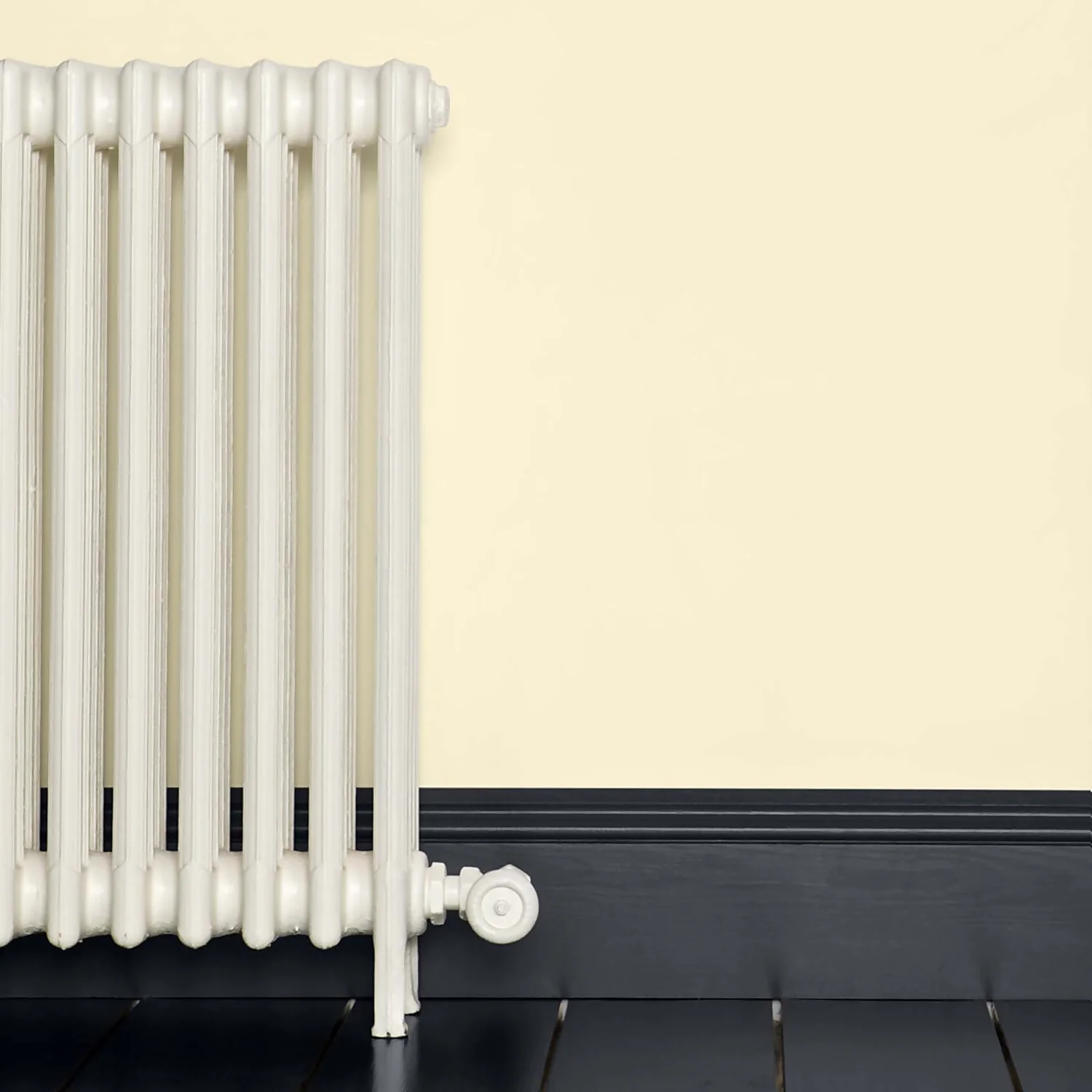 Farrow & Ball Modern Matt Emulsion Paint Tallow - 2.5L 4 Farrow & Ball Modern Matt Emulsion Paint Tallow - 2.5L - Image 2