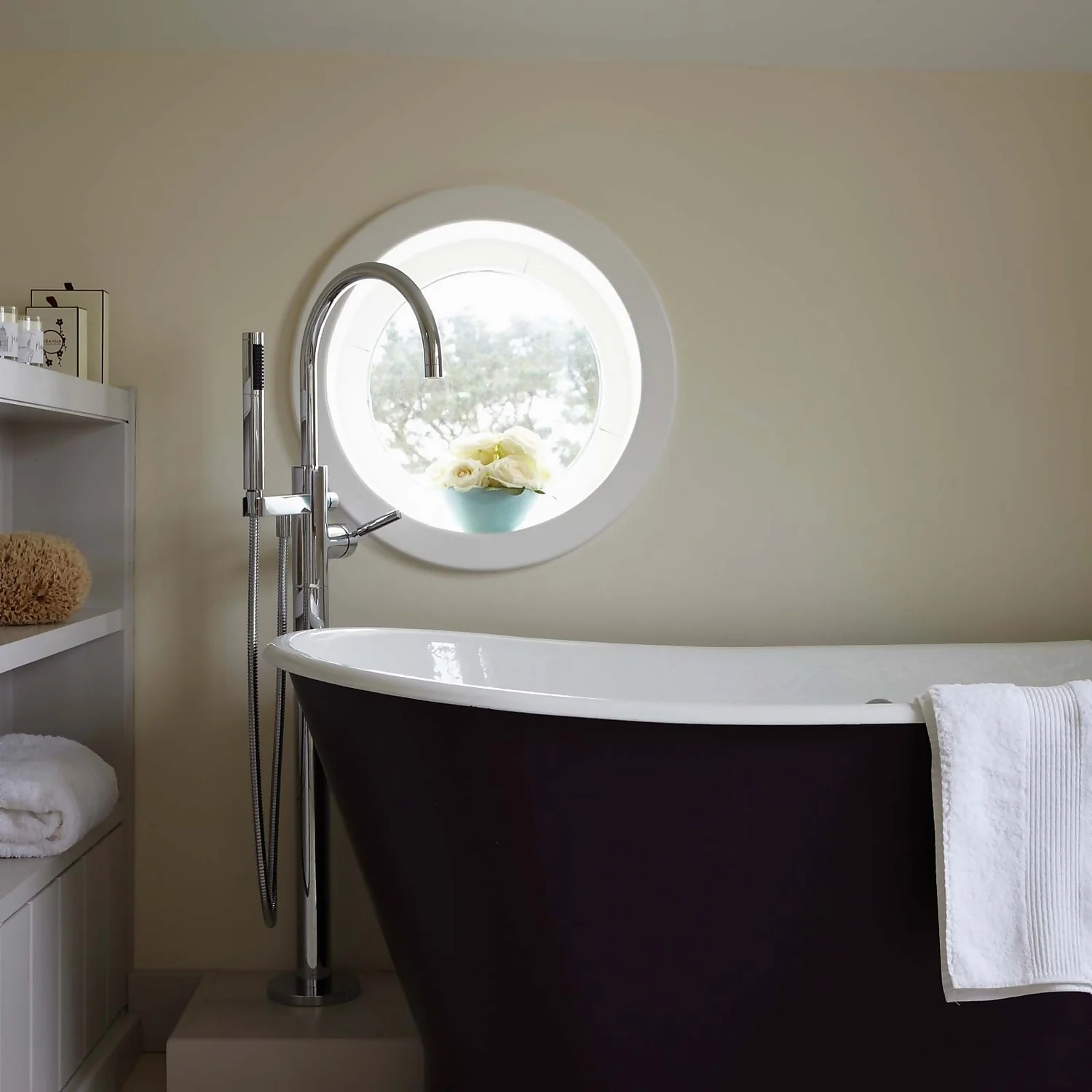 Farrow & Ball Estate Eggshell Paint White Tie - 2.5L 4 Farrow & Ball Estate Eggshell Paint White Tie - 2.5L - Image 2