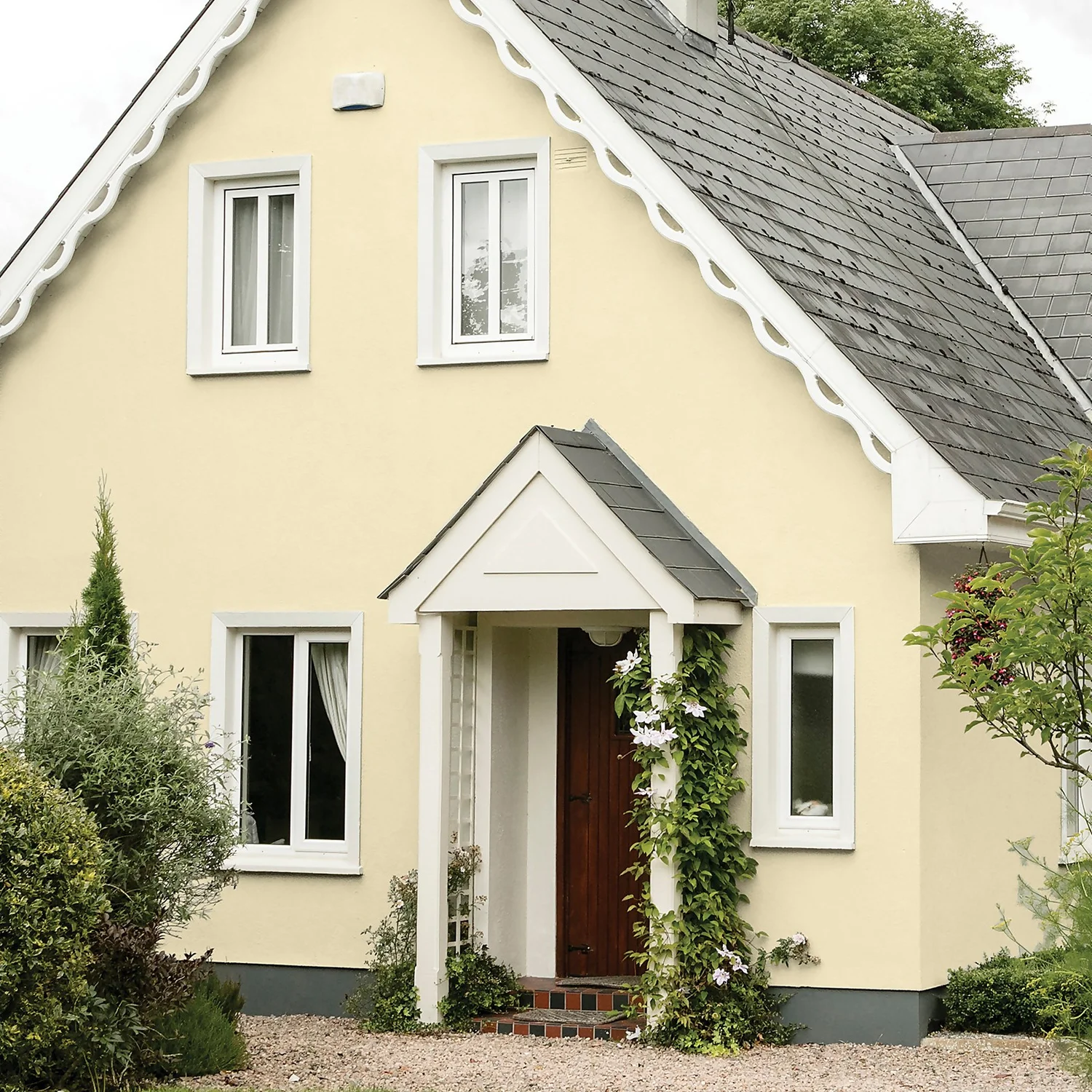 Sandtex® Ultra Smooth Masonry Paint Cornish Cream - 2.5L 4 Sandtex® Ultra Smooth Masonry Paint Cornish Cream - 2.5L - Image 2