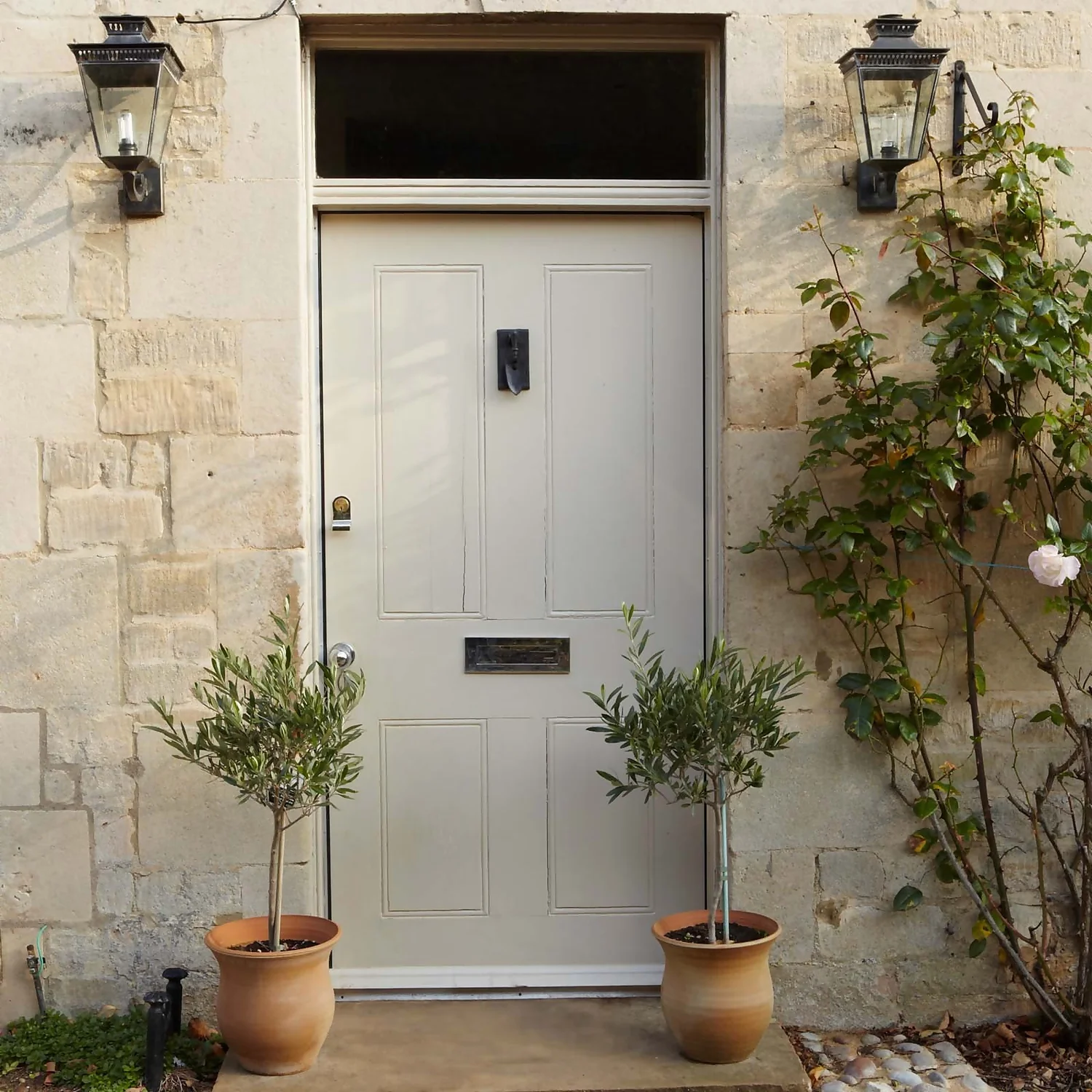 Farrow & Ball Full Gloss Stony Ground - 750ml 4 Farrow & Ball Full Gloss Stony Ground - 750ml - Image 2