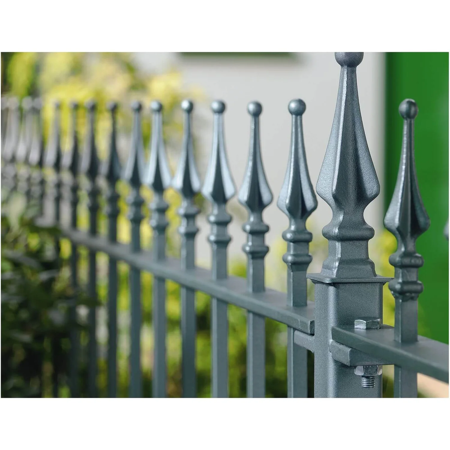 Hammerite Dark Green - Exterior Smooth Aerosol Paint - 400ml 4 Hammerite Dark Green - Exterior Smooth Aerosol Paint - 400ml - Image 2