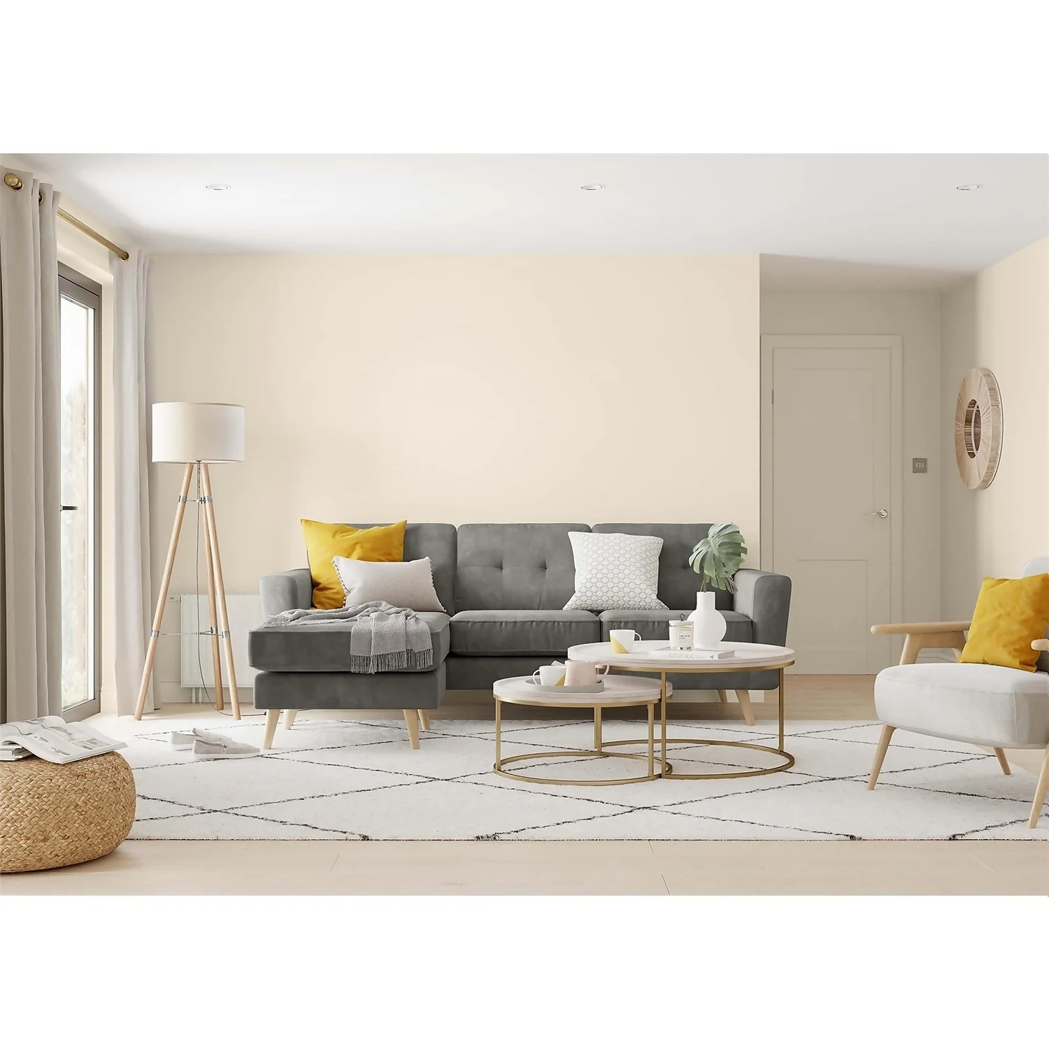 Dulux Simply Refresh One Coat Matt Emulsion Paint Magnolia - 2.5L 11 Dulux Simply Refresh One Coat Matt Emulsion Paint Magnolia - 2.5L - Image 9