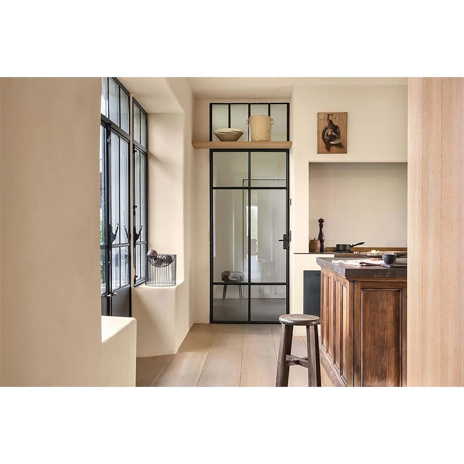 Dulux Simply Refresh One Coat Matt Emulsion Paint Magnolia - 2.5L 4 Dulux Simply Refresh One Coat Matt Emulsion Paint Magnolia - 2.5L - Image 2