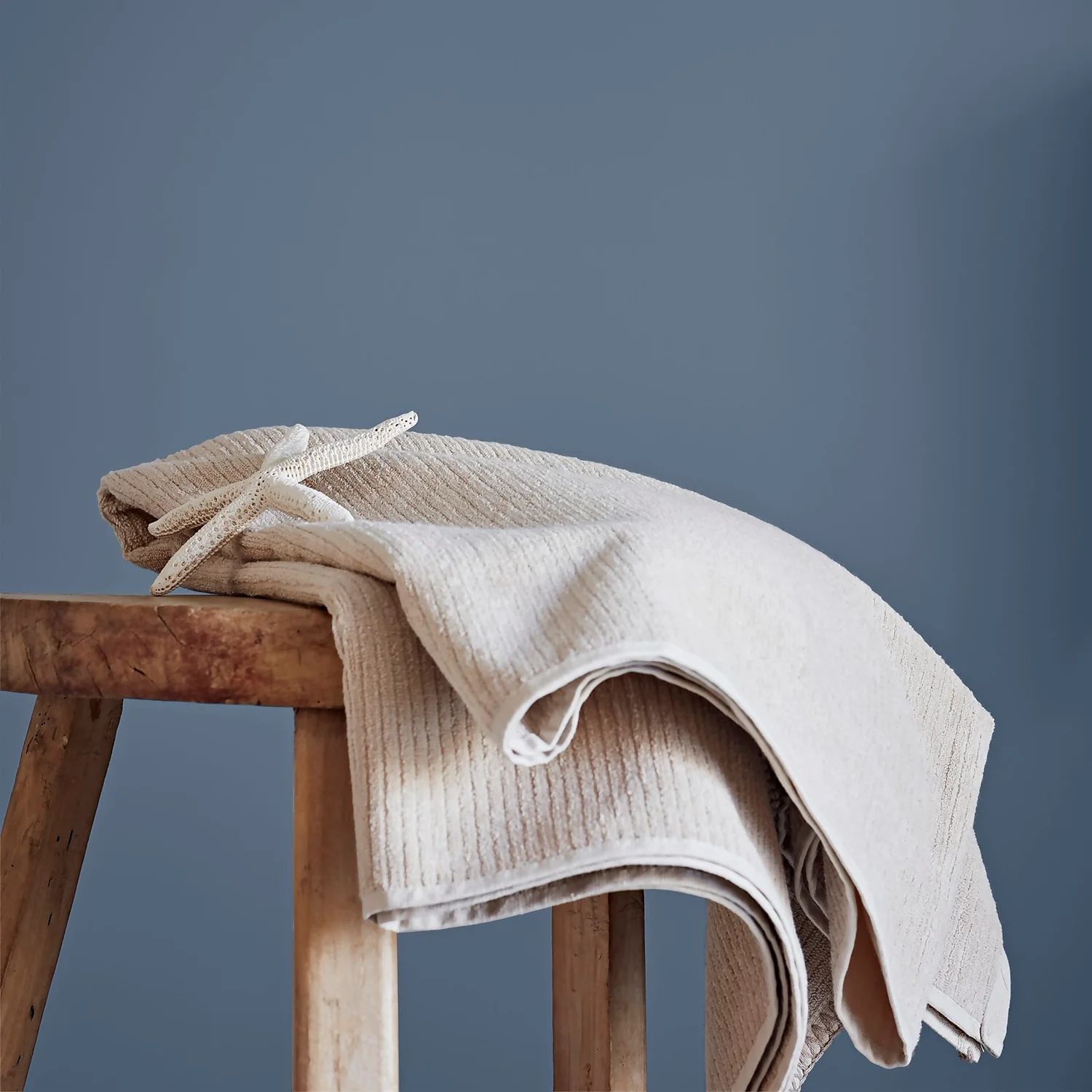 Crown Easyclean Bathroom Paint Runaway - 0.04L 5 Crown Easyclean Bathroom Paint Runaway - 0.04L - Image 3