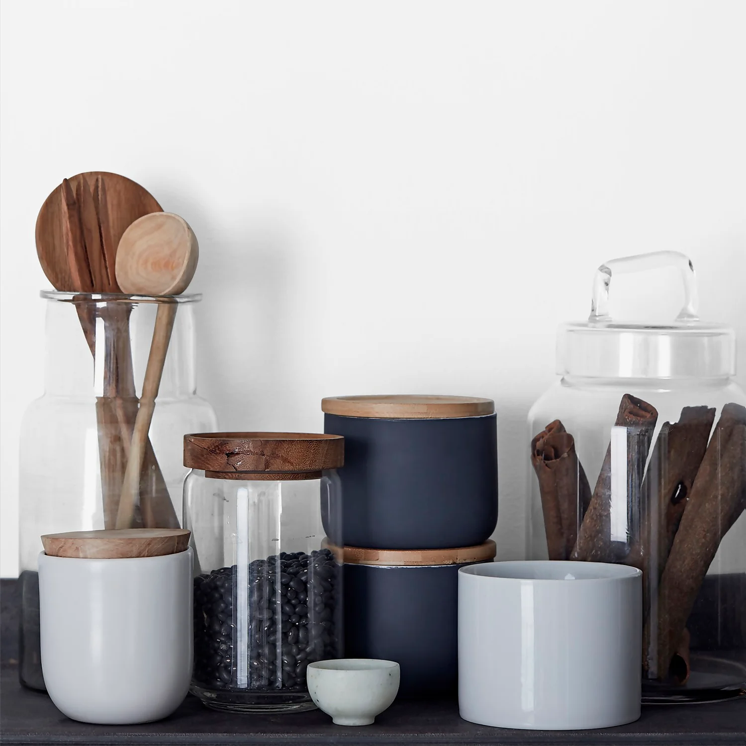 Crown Easyclean Kitchen Paint Brilliant White - 1L 5 Crown Easyclean Kitchen Paint Brilliant White - 1L - Image 3