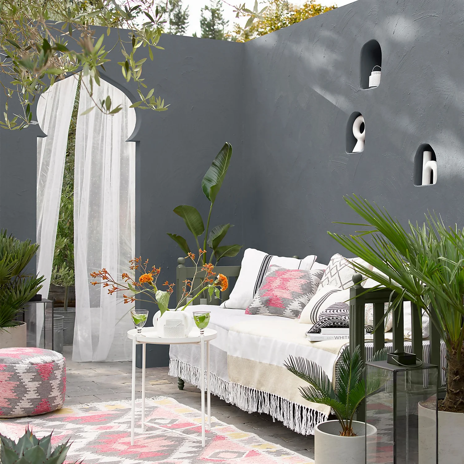 Sandtex® Ultra Smooth Masonry Paint Slate Grey - 10L 5 Sandtex® Ultra Smooth Masonry Paint Slate Grey - 10L - Image 3