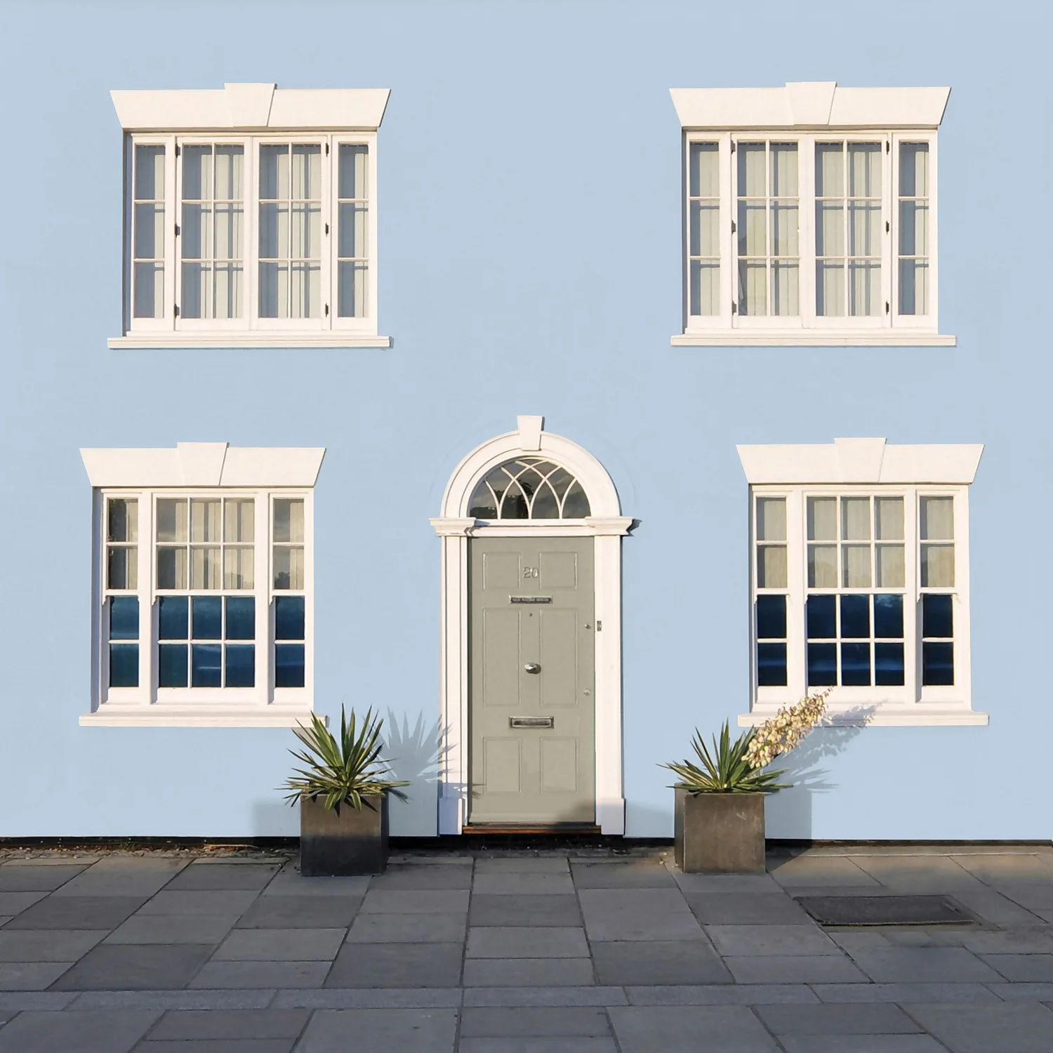 Sandtex® Ultra Smooth Masonry Paint Morning Sky - 5L 8 Sandtex® Ultra Smooth Masonry Paint Morning Sky - 5L - Image 6