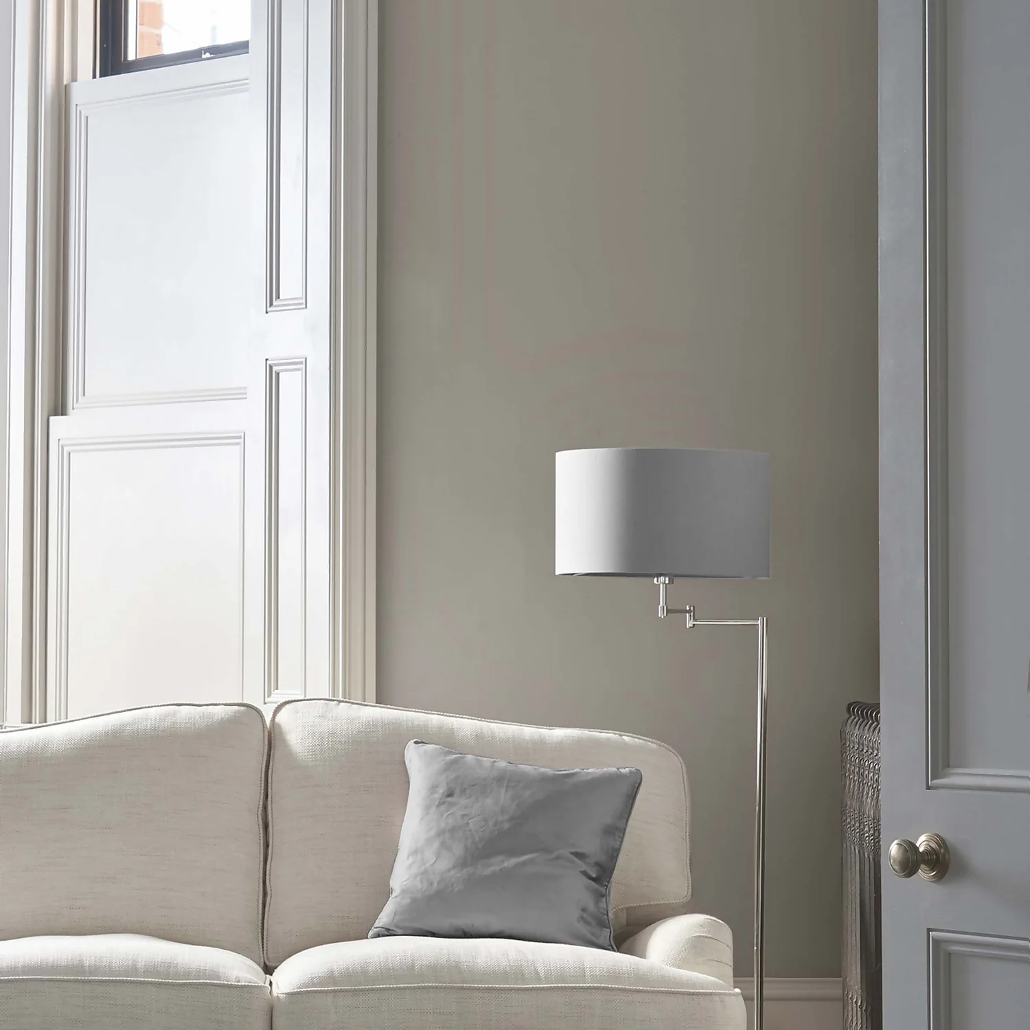 Laura Ashley Matt Emulsion Paint Pale Ivory - 2.5L 4 Laura Ashley Matt Emulsion Paint Pale Ivory - 2.5L - Image 2