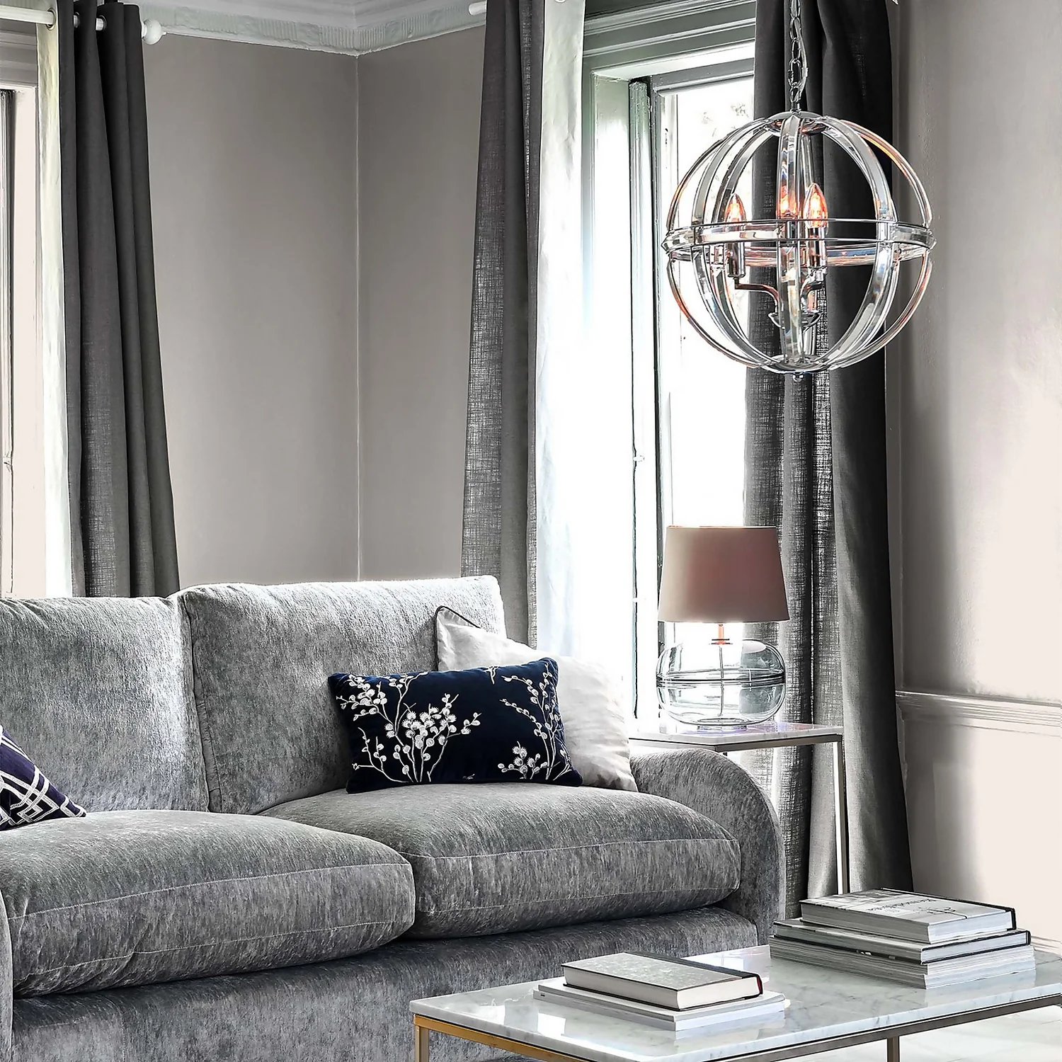 Laura Ashley Matt Emulsion Paint Dove Grey - 2.5L 4 Laura Ashley Matt Emulsion Paint Dove Grey - 2.5L - Image 2