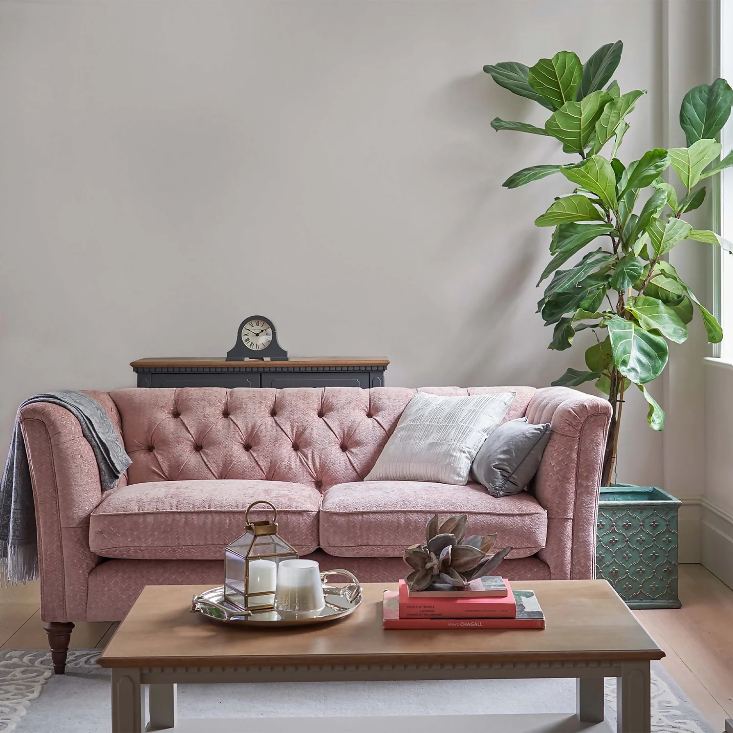 Laura Ashley Matt Emulsion Paint Amethyst White - 5L 4 Laura Ashley Matt Emulsion Paint Amethyst White - 5L - Image 2