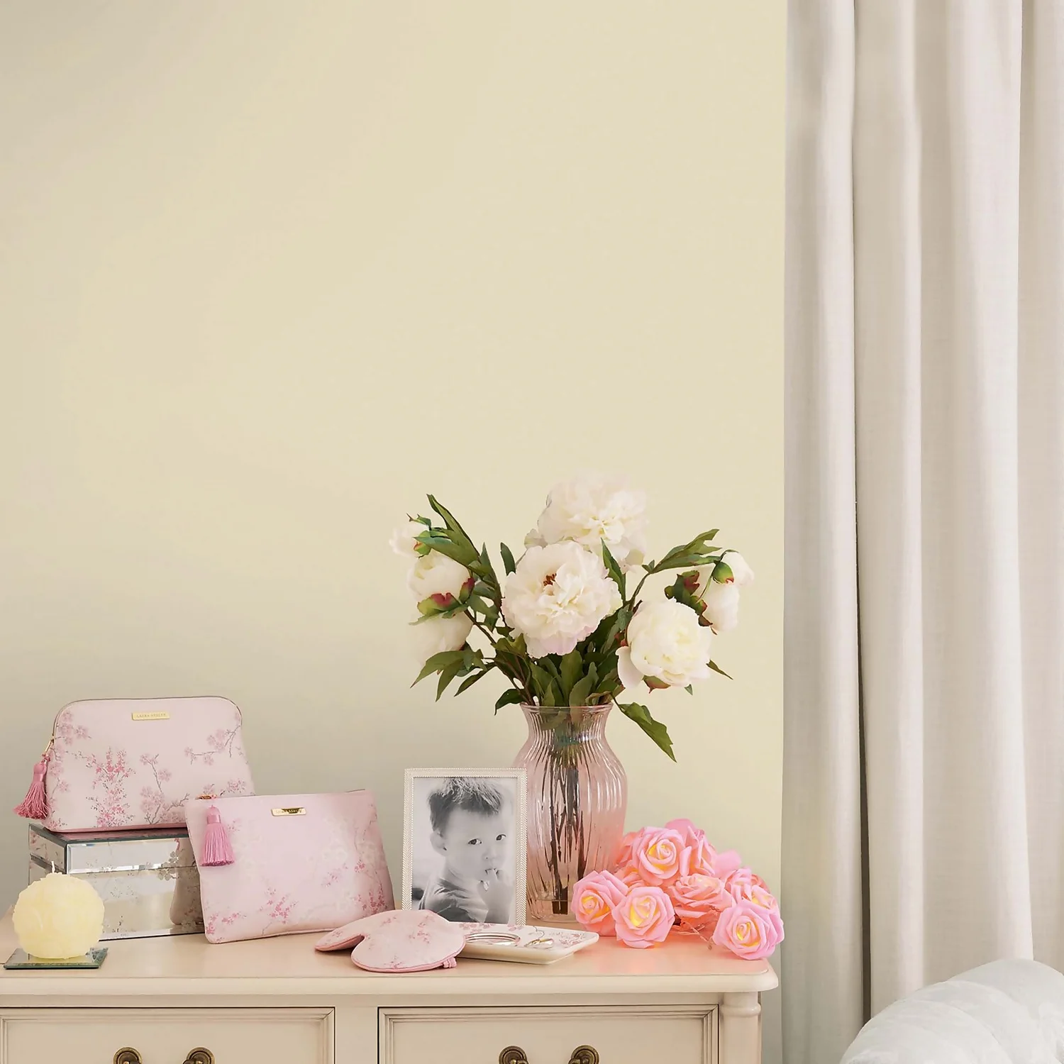 Laura Ashley Eggshell Paint Primrose White - 750ml 4 Laura Ashley Eggshell Paint Primrose White - 750ml - Image 2