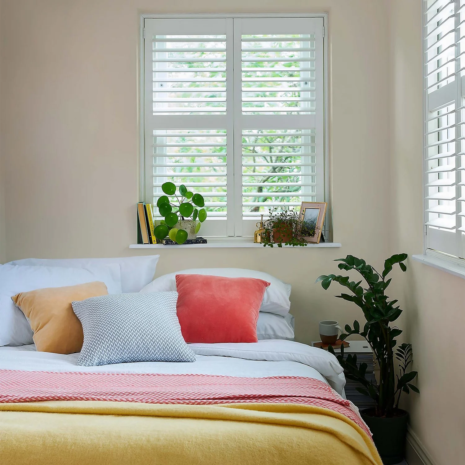 Laura Ashley Eggshell Paint Pale Twine - 750ml 4 Laura Ashley Eggshell Paint Pale Twine - 750ml - Image 2