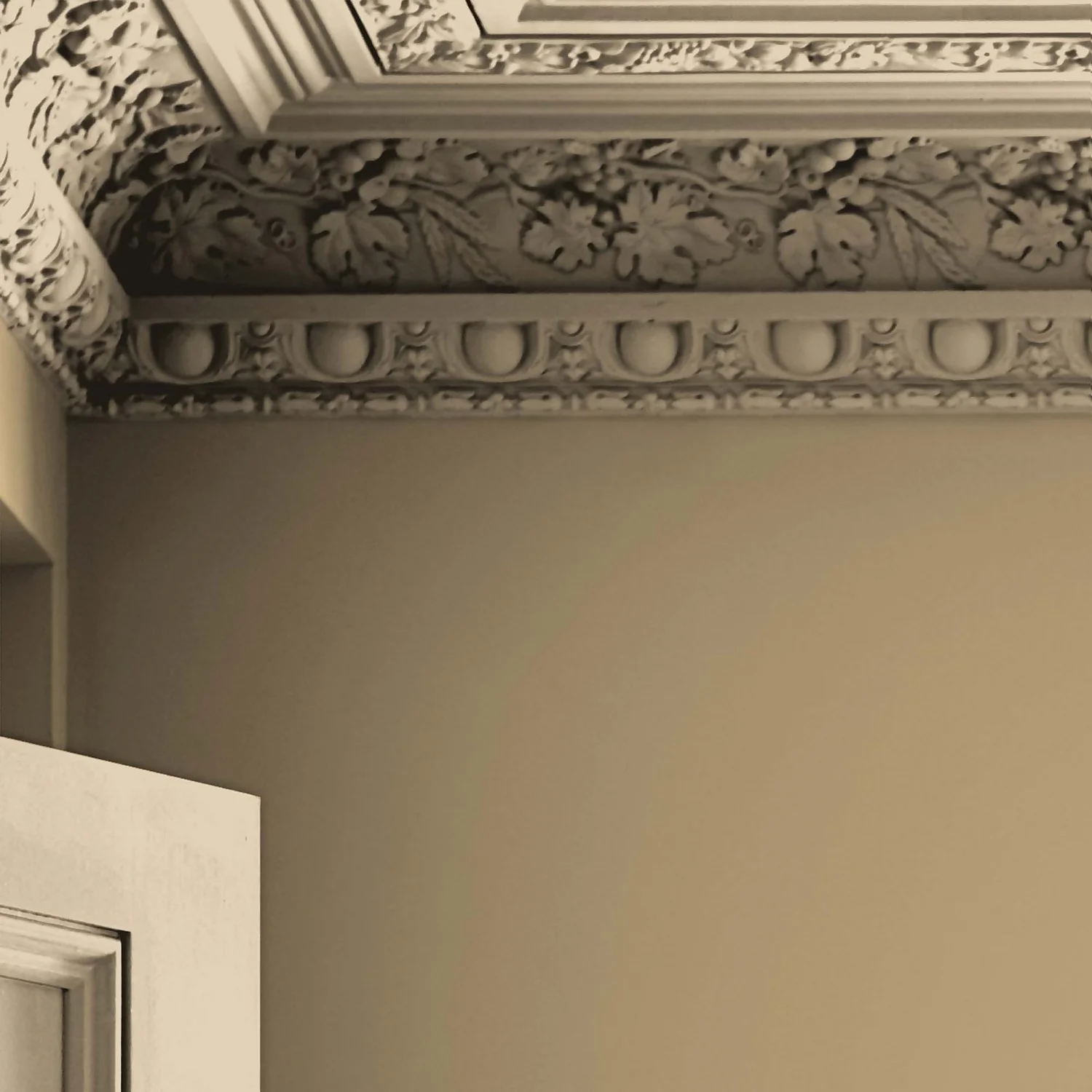 Laura Ashley Eggshell Paint Gold - 750ml 5 Laura Ashley Eggshell Paint Gold - 750ml - Image 3