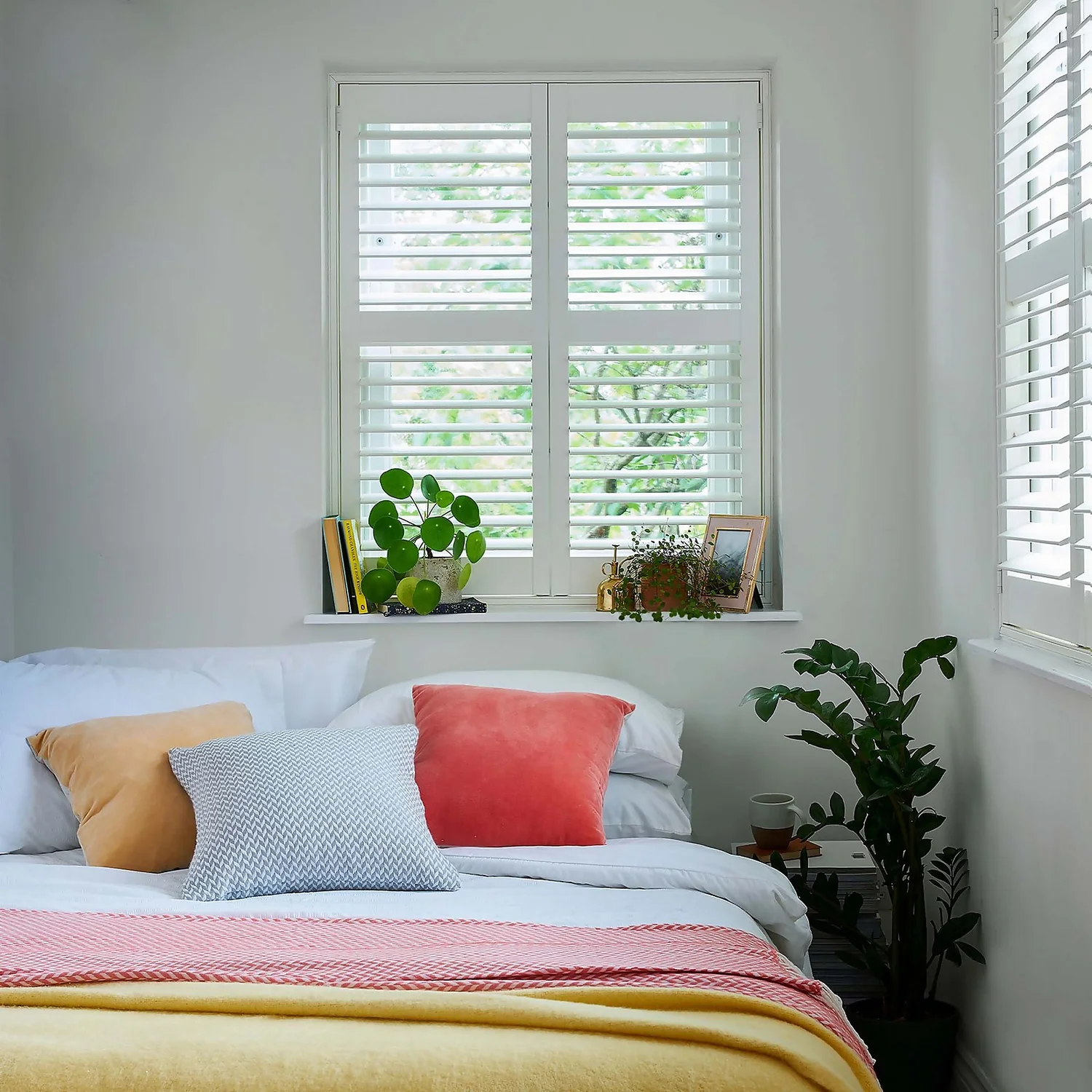 Laura Ashley Eggshell Paint Soft Silver - 750ml 4 Laura Ashley Eggshell Paint Soft Silver - 750ml - Image 2