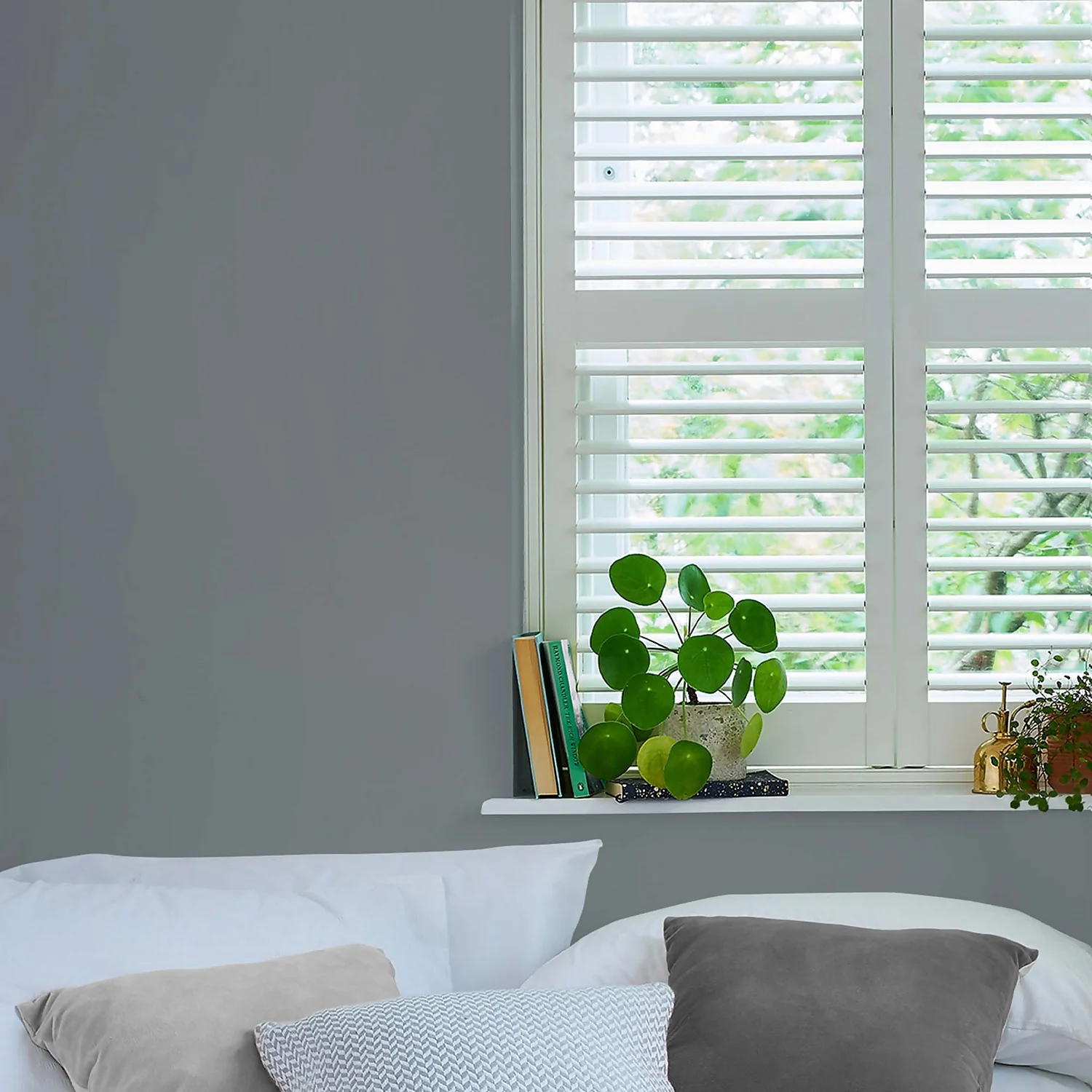 Laura Ashley Eggshell Paint Dark Slate - 750ml 4 Laura Ashley Eggshell Paint Dark Slate - 750ml - Image 2