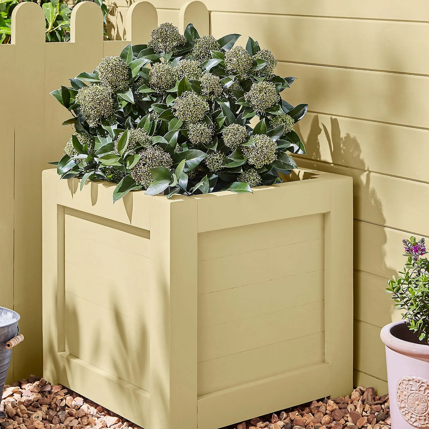 Laura Ashley Eggshell Garden Paint Sunshine - 2.5L 4 Laura Ashley Eggshell Garden Paint Sunshine - 2.5L - Image 2