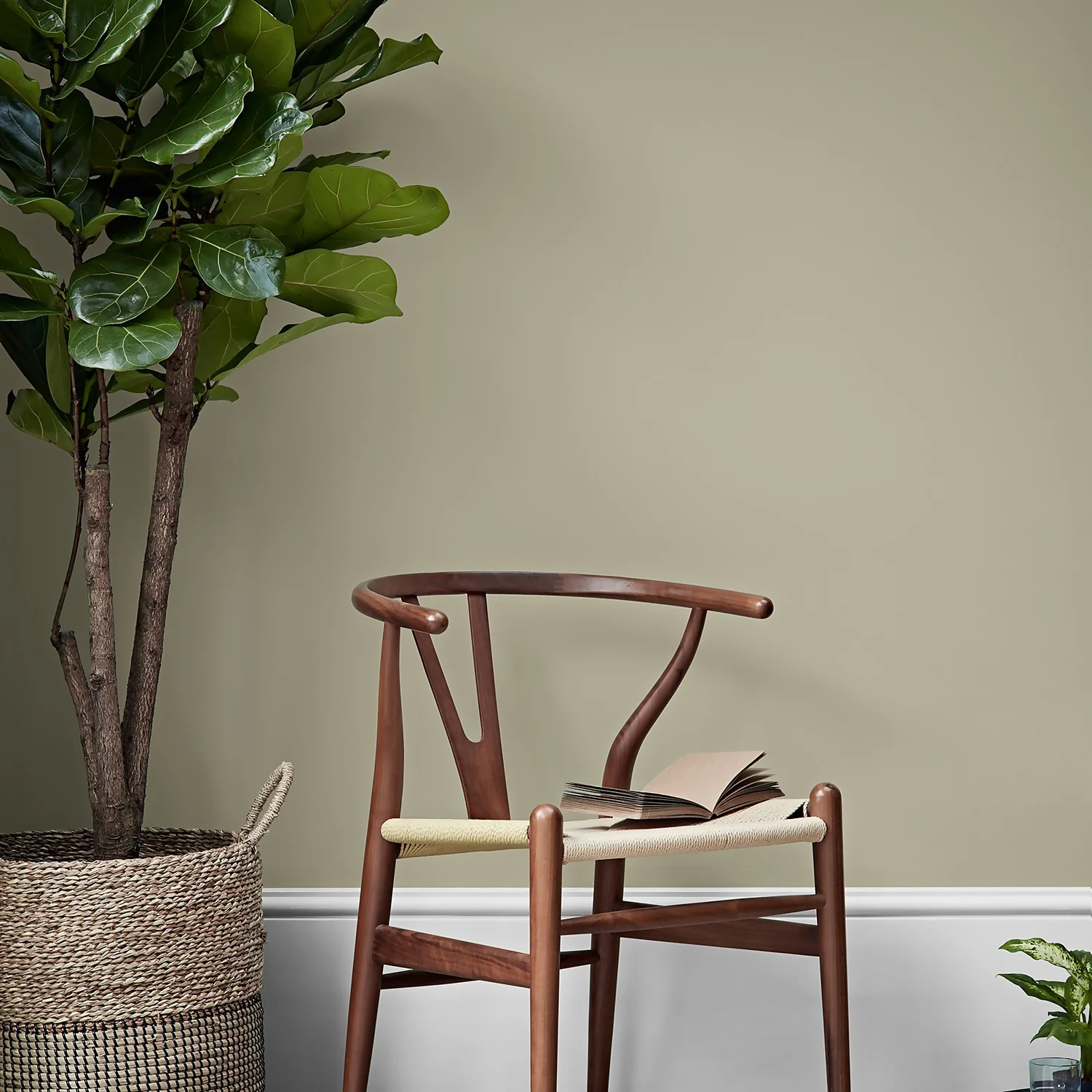 Crown Matt Emulsion Paint Light Fern - 2.5L 5 Crown Matt Emulsion Paint Light Fern - 2.5L - Image 3