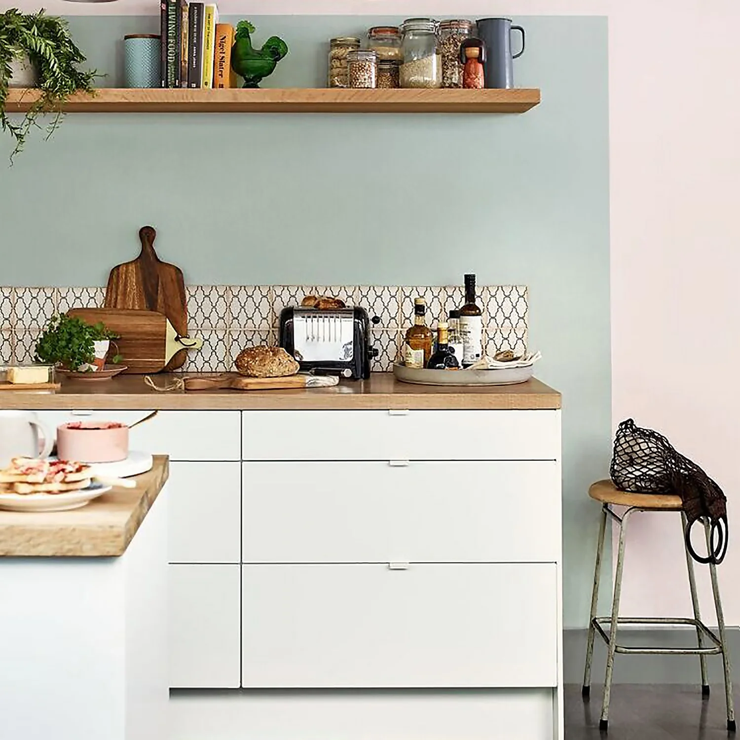 Dulux Easycare Kitchen Matt Emulsion Paint Tranquil Dawn - 2.5L 4 Dulux Easycare Kitchen Matt Emulsion Paint Tranquil Dawn - 2.5L - Image 2